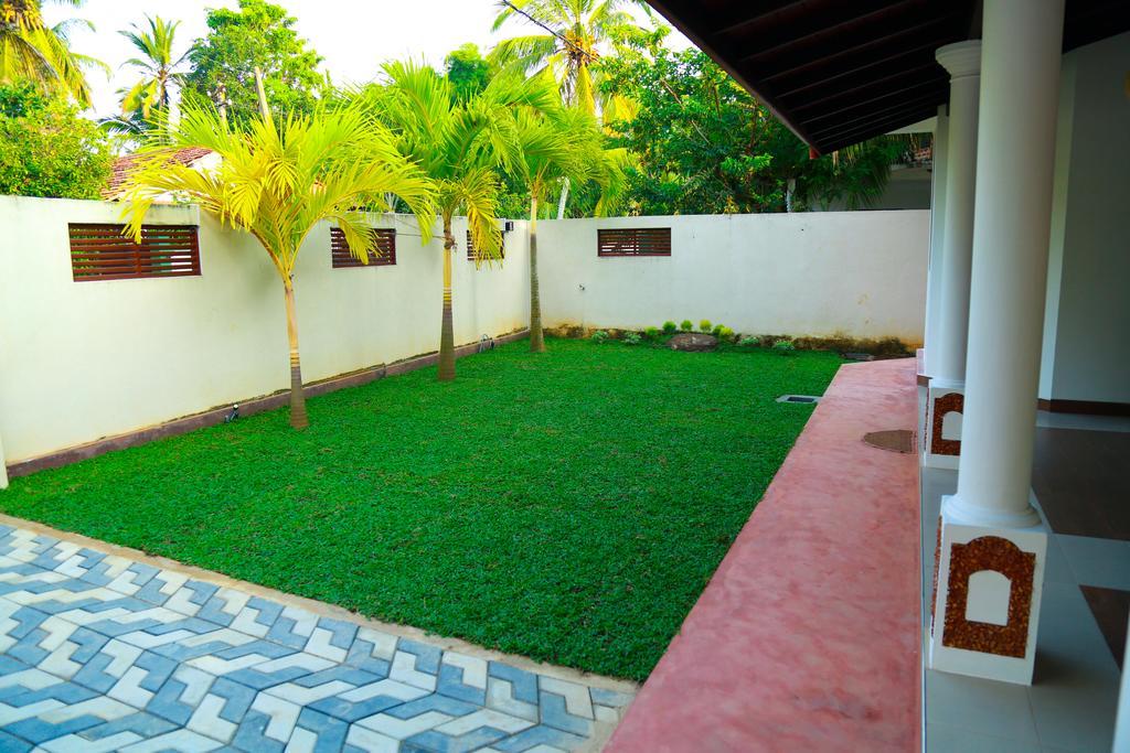 4 S Villa Tangalle Exteriör bild